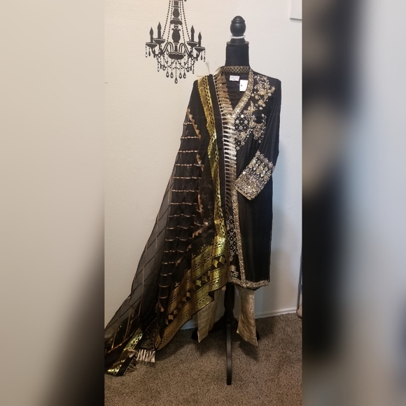 Zaaviay 3 piece - Picture 2 of 3